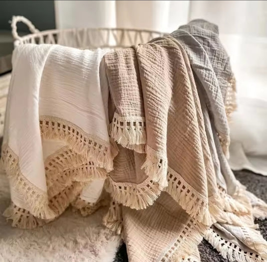 Tester - Embrodiered baby blanket, Muslin type with tassels edging